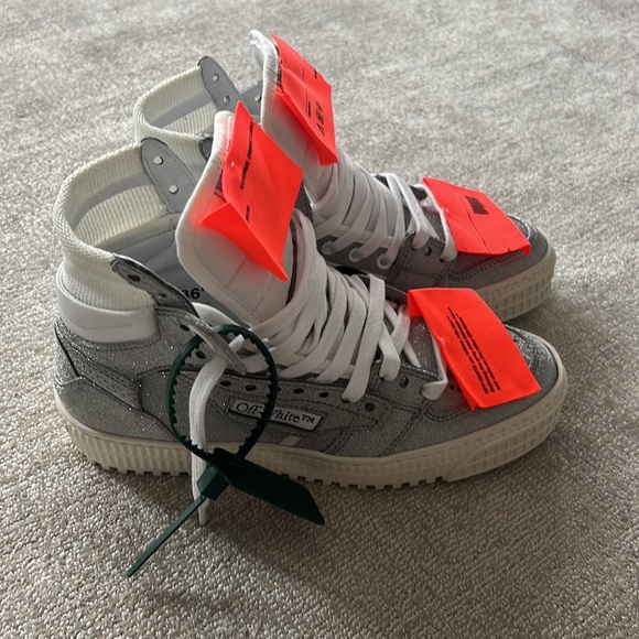 NWT Off-White
Off-Court 3.0 glitter high-top sneakers Women Size 36 - Picture 4 of 11